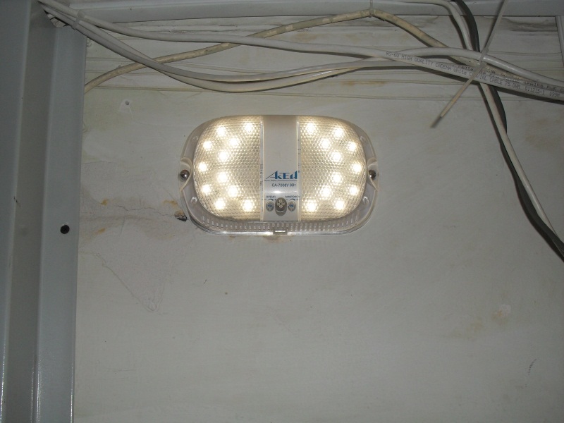 Настенный светильник СА-7008У установлен корректно